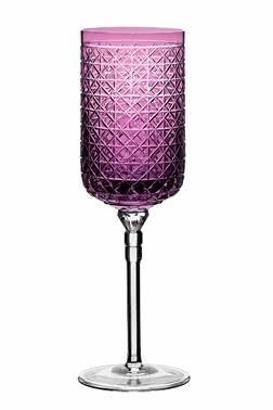 Taça de cristal em rosa-fúcsia com lapidação em losangos no corpo e haste prateada