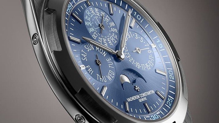 Vacheron Constantin revisita o Overseas com calendário perpétuo ultrafino