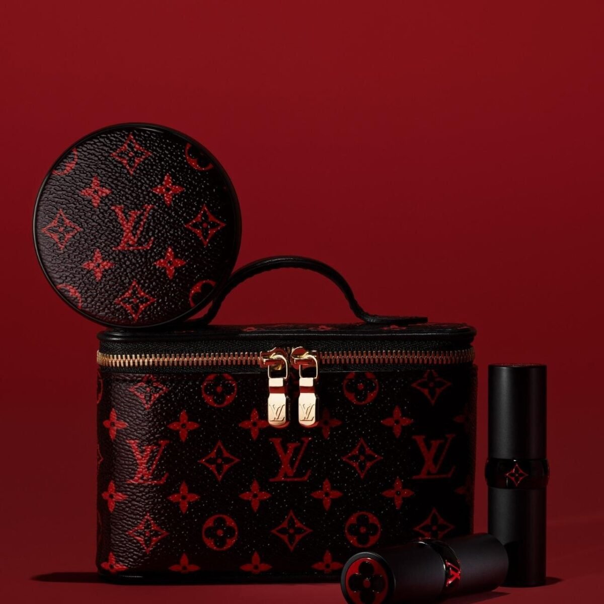 Louis Vuitton transforma seu Monogram em maquiagem