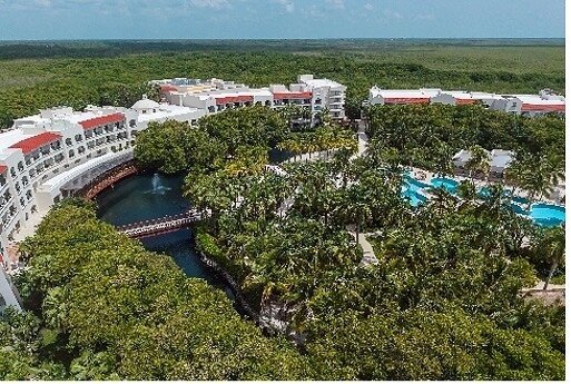 Vista aérea do resort Kimpton Tres Ríos na Riviera Maya.