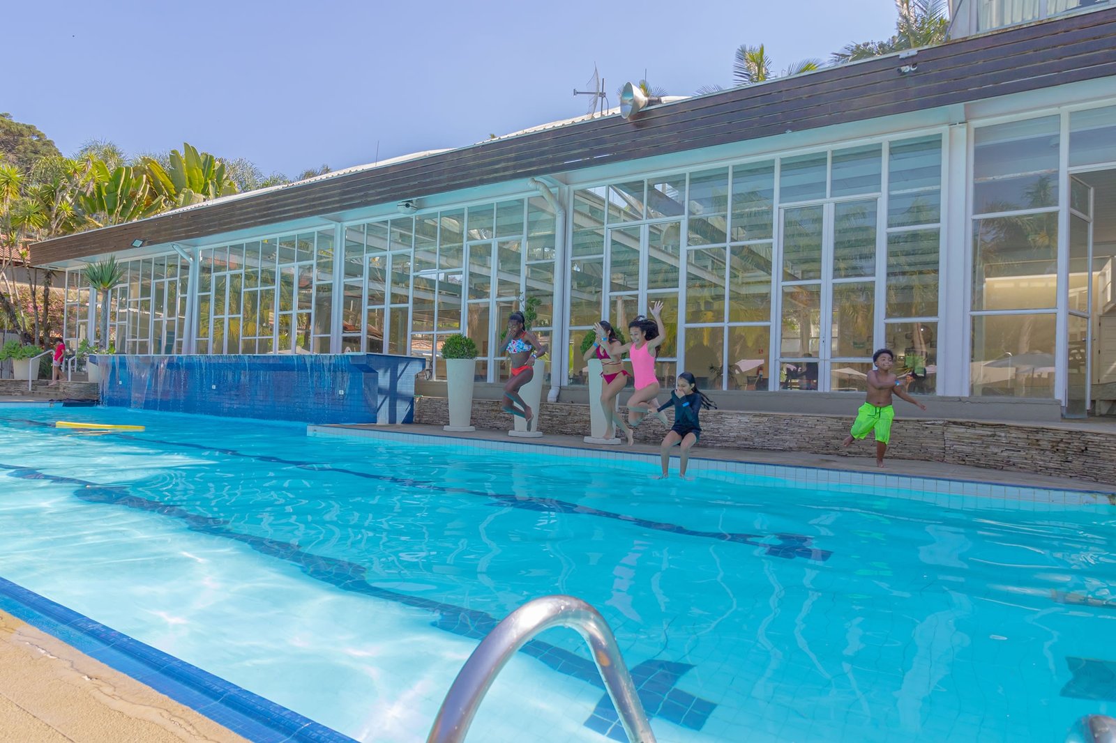 Piscinas externas do Villagio Embu, em Embu das Artes.