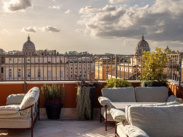 Thompson Rome recupera obra de Gio Pomodoro em edifício histórico