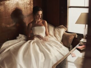 Vestido de noiva da coleção Anthropologie Weddings para o outono de 2026.