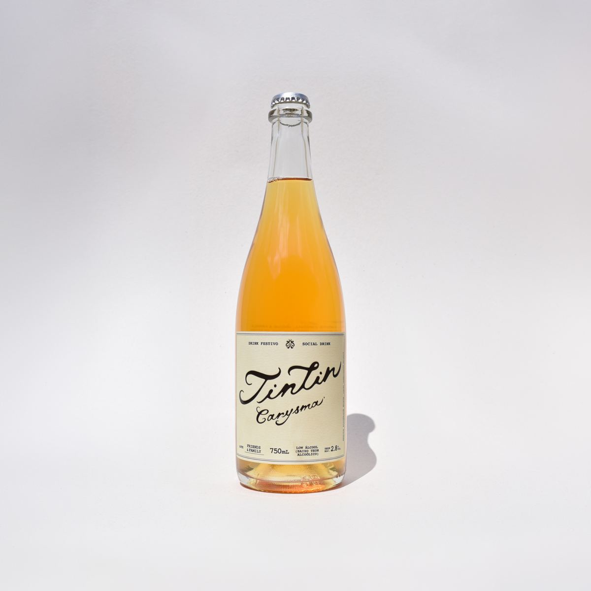 Tintin usa botânicos brasileiros para construir um drinque low alcohol