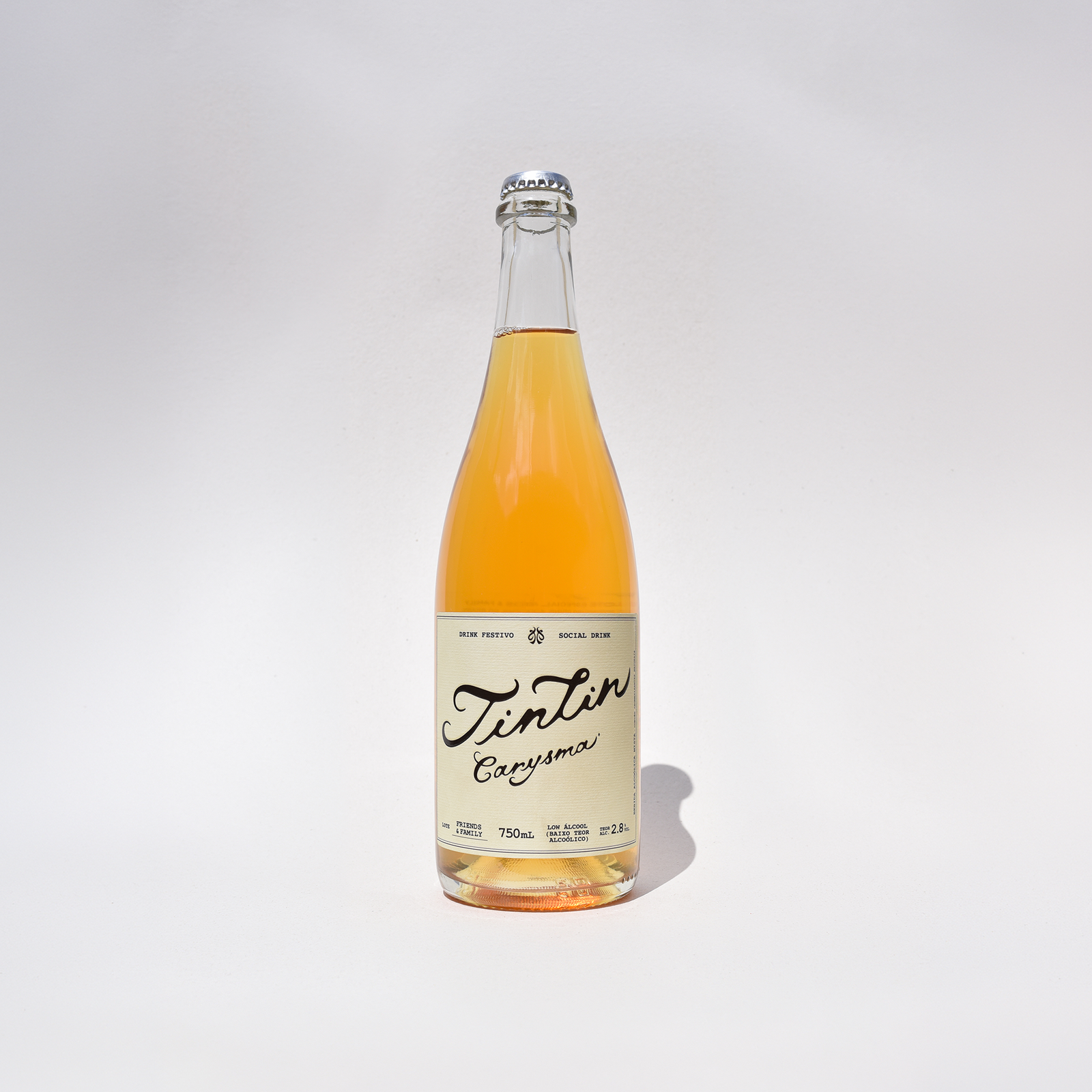 Tintin usa botânicos brasileiros para construir um drinque low alcohol