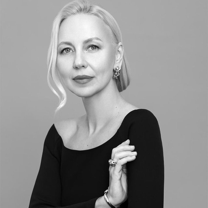 Retrato em preto e branco de Yanina Novitskaya, futura CEO da Delvaux.