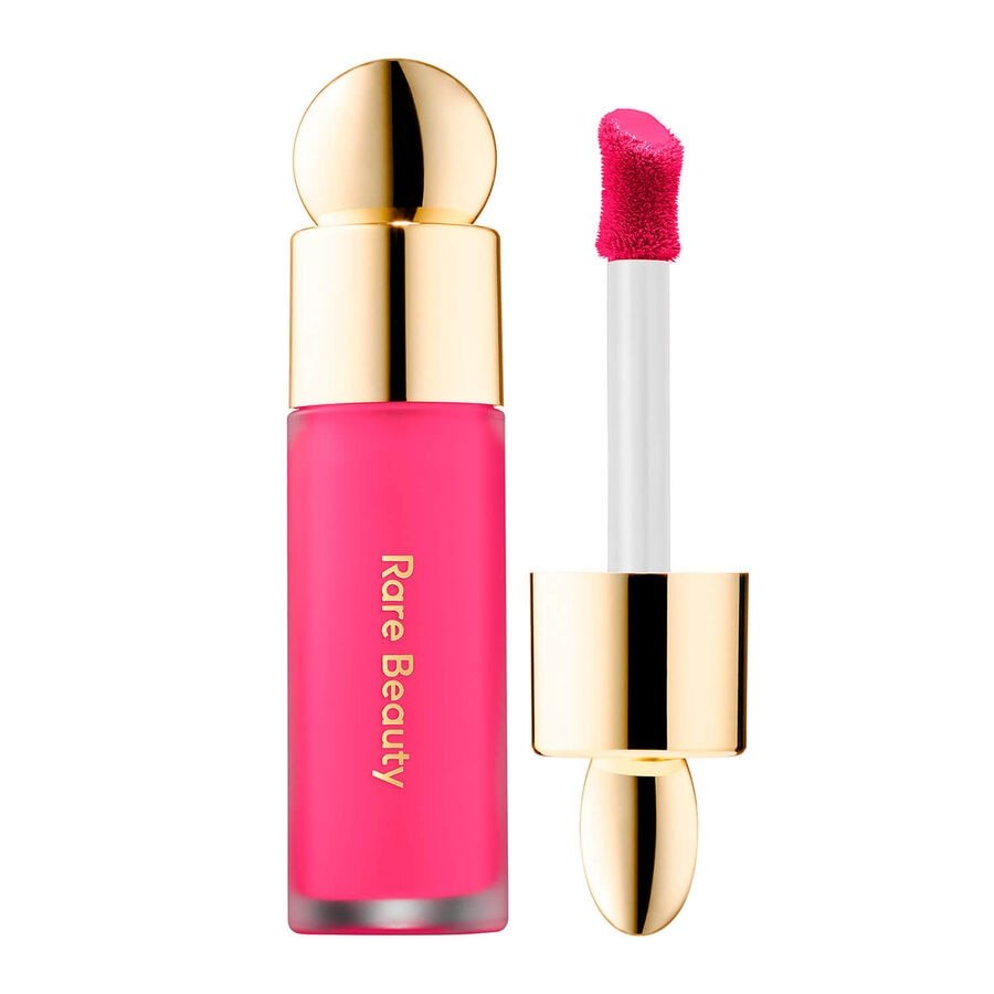 Blush líquido Soft Pinch, da Rare Beauty, com aplicador.