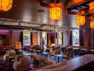 Lounge do The Mallory, no Terminal Warehouse, em Nova York.