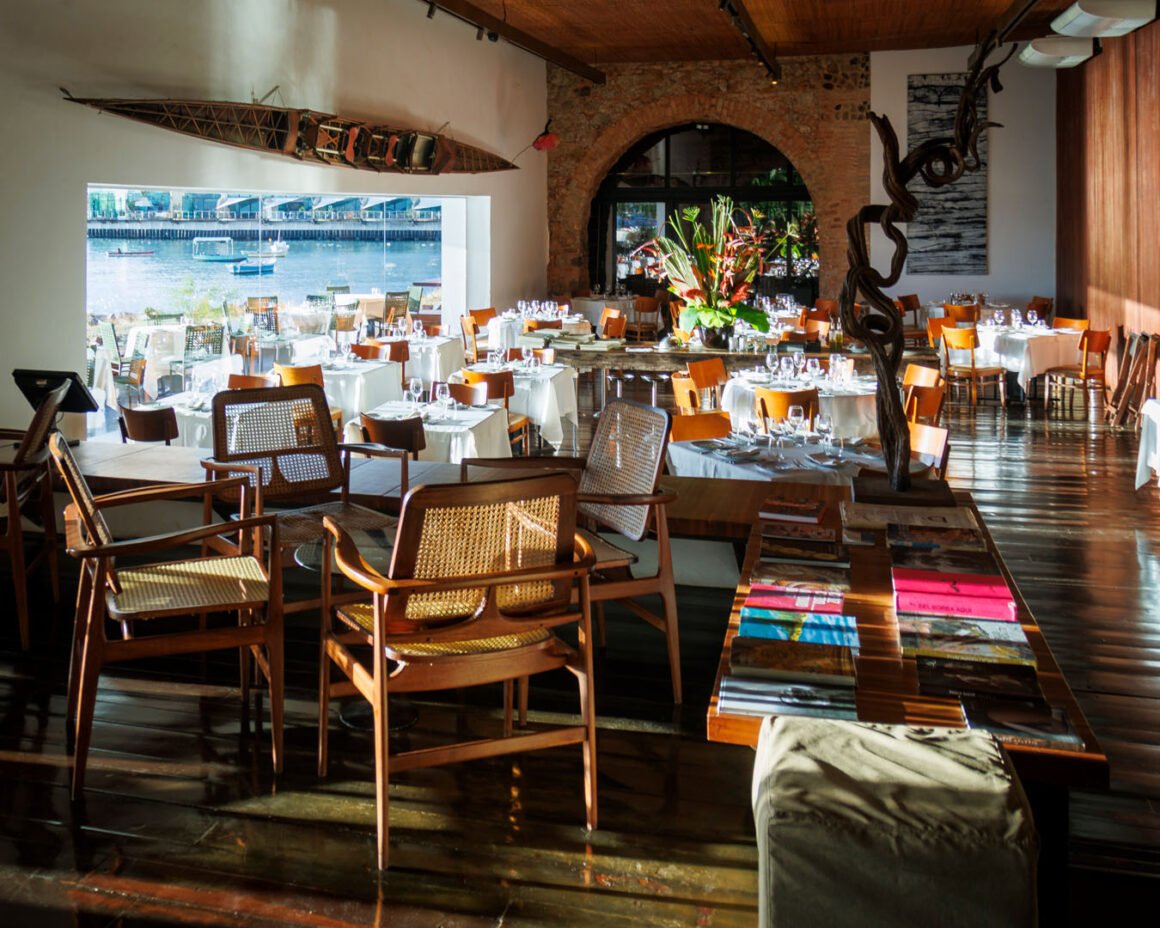 Salão do restaurante Amado, em Salvador.