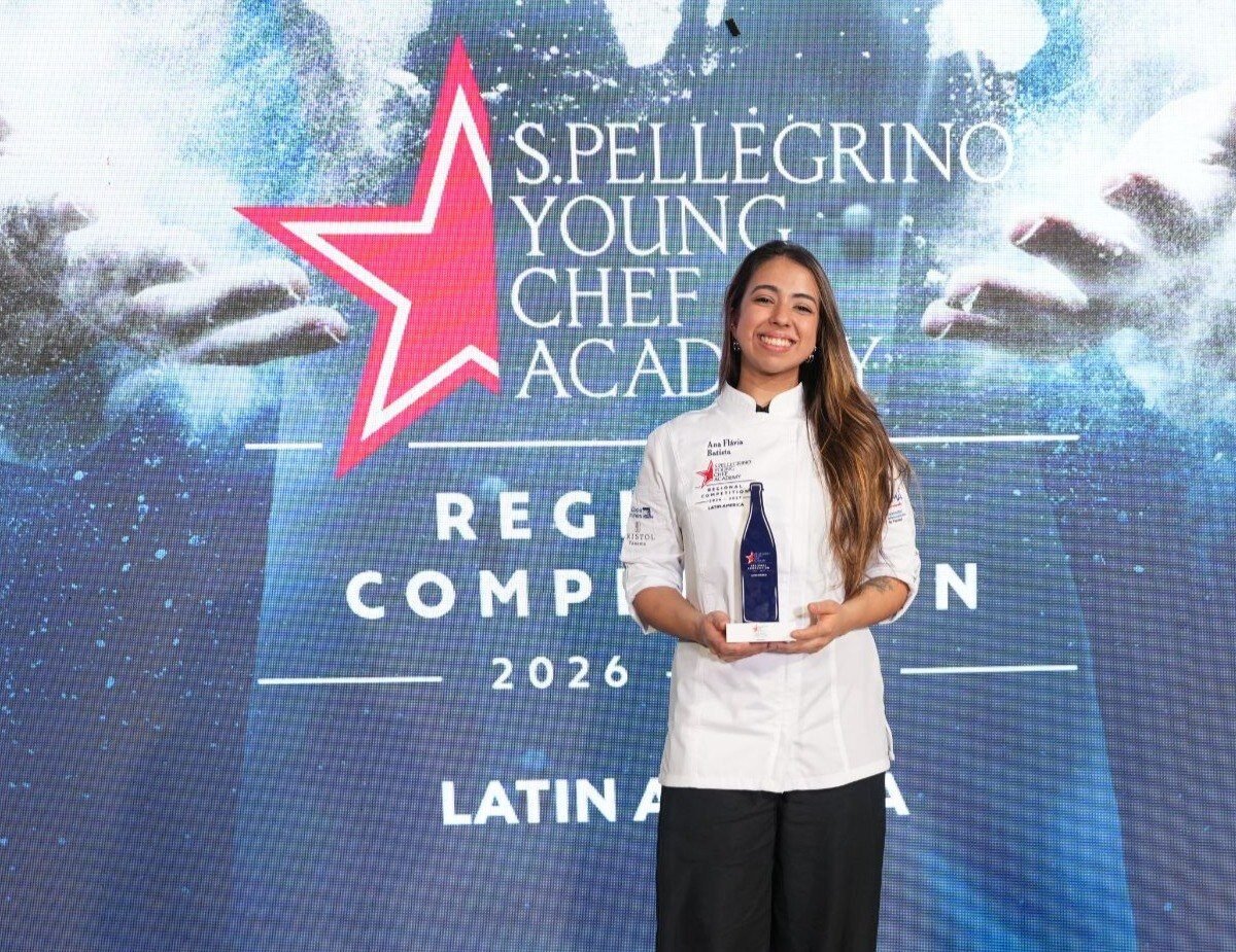 A chef Ana Flávia Batista Graciolli no palco da S.Pellegrino Young Chef Academy, etapa América Latina