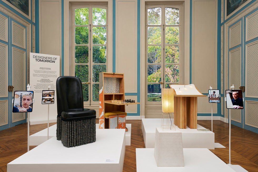 Peças da mostra Designers of Tomorrow 2026, da Apple com a Design Miami, em Paris