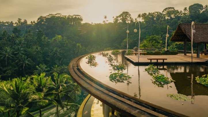 Four Seasons Resort Bali at Sayan cercado pela floresta do vale do rio Ayung, em Ubud