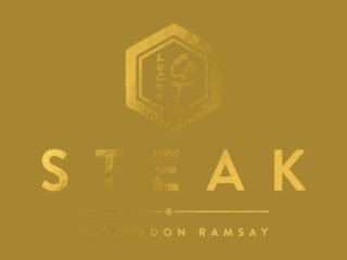 Logotipo dourado do Lucky Cat Steak by Gordon Ramsay