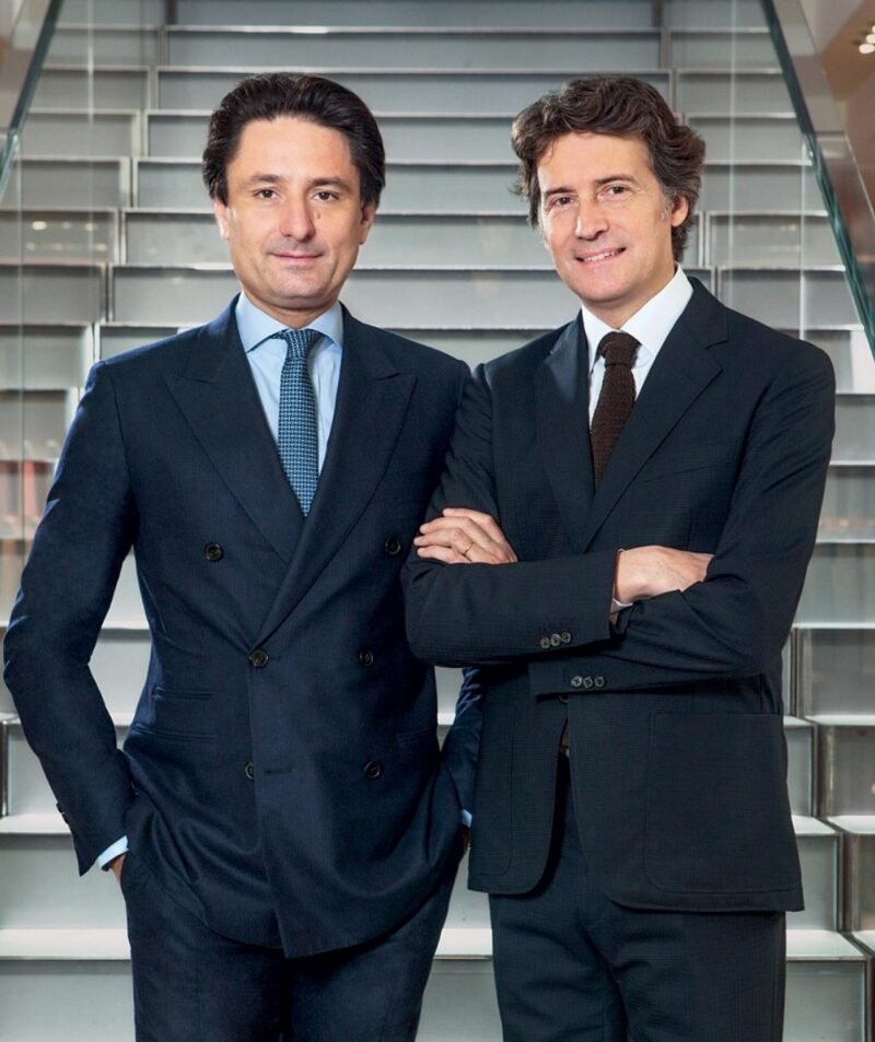 Axel Dumas e a direção da Hermès em imagem institucional da maison