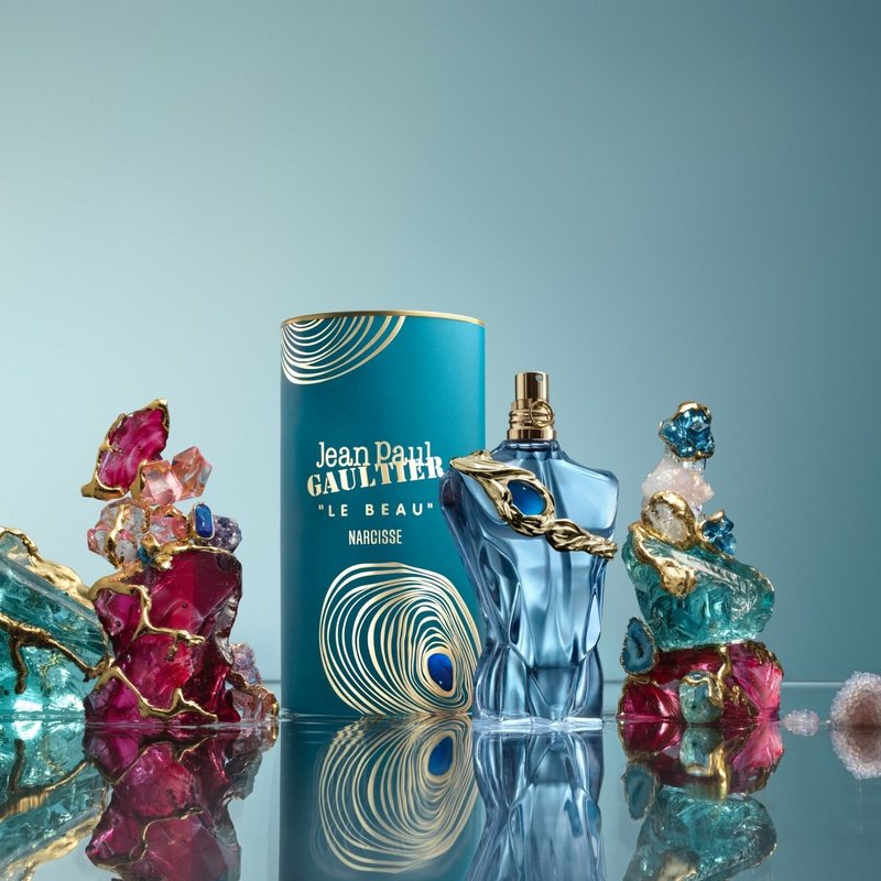 Frascos dos perfumes Le Beau Narcisse e La Belle Rosea, de Jean Paul Gaultier
