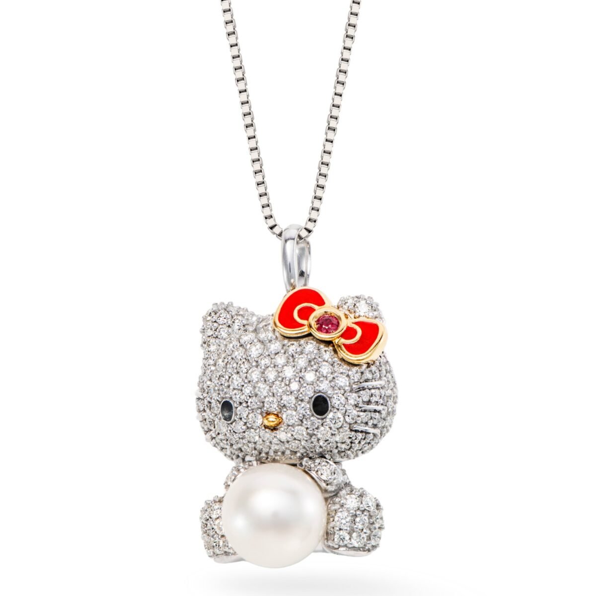 Pingente de Hello Kitty com pérola e laço vermelho, da coleção Julio Okubo e Sanrio