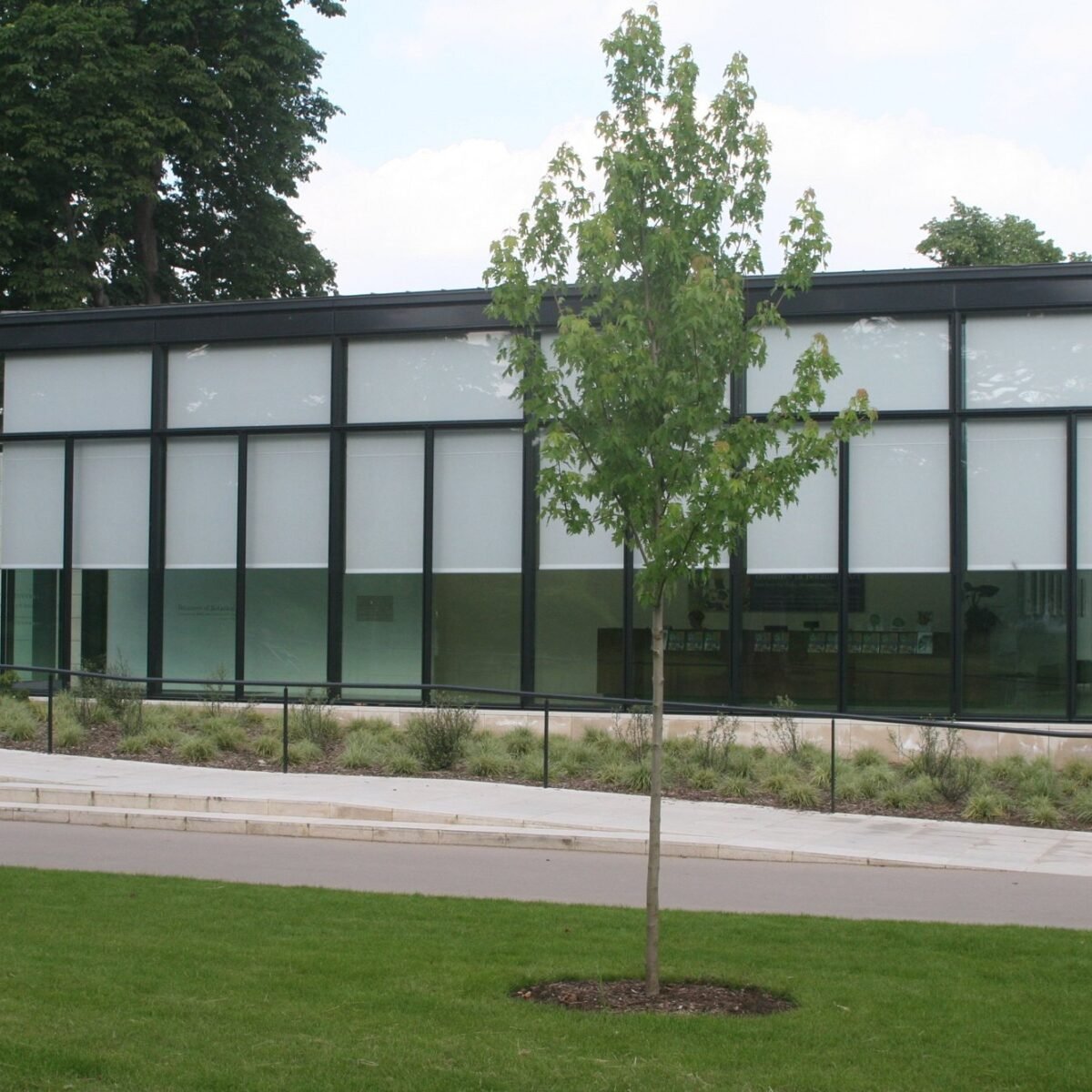 Fachada da Shirley Sherwood Gallery of Botanical Art no Kew Gardens, em Londres