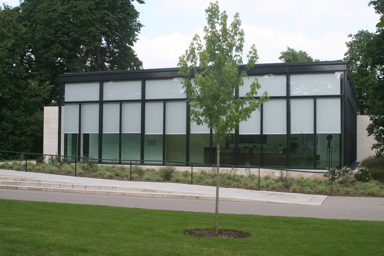 Fachada da Shirley Sherwood Gallery of Botanical Art no Kew Gardens, em Londres
