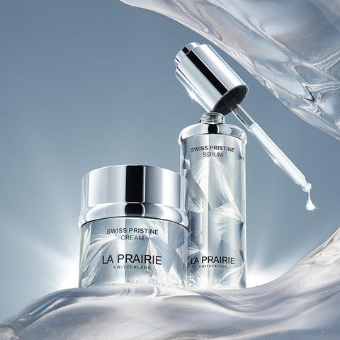 Creme e sérum da coleção Swiss Pristine da La Prairie em frascos prateados