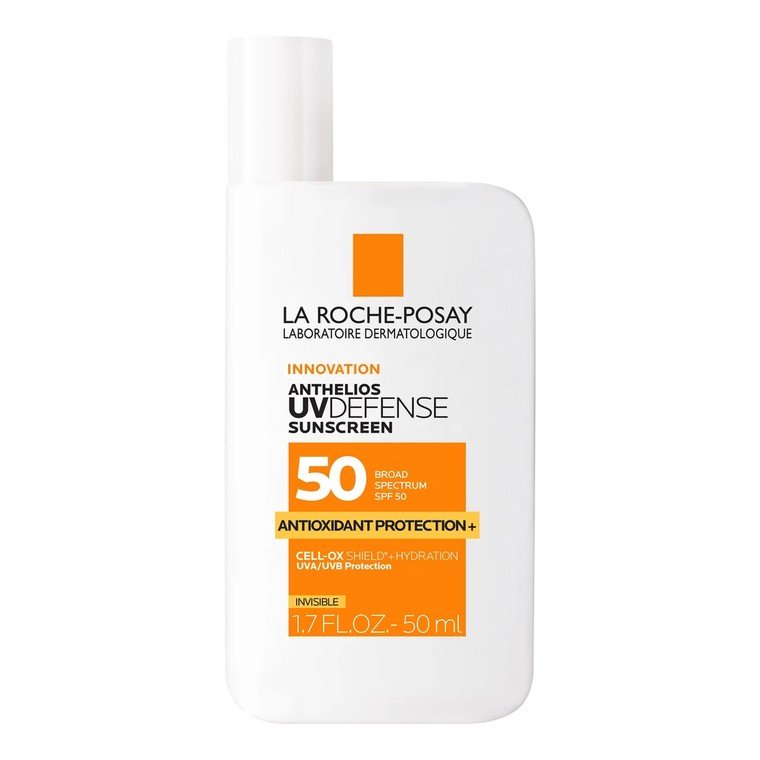 Frasco branco e laranja do protetor solar La Roche-Posay Anthelios UV Defense SPF 50.