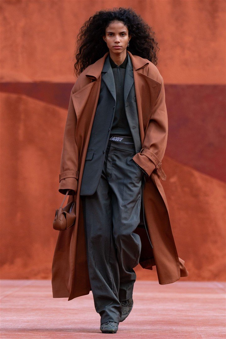 Miu Miu, Lacoste, Akris e Mugler encerram o fim de semana em Paris