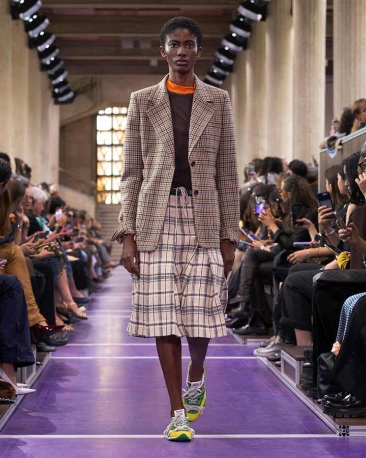 Miu Miu, Lacoste, Akris e Mugler encerram o fim de semana em Paris