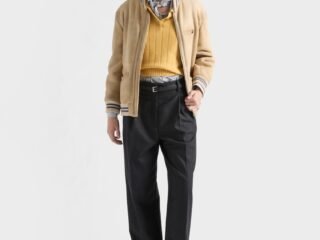 Modelo usa malha e peças de alfaiataria da seleção Prada Re-Cashmere e Re-Wool.