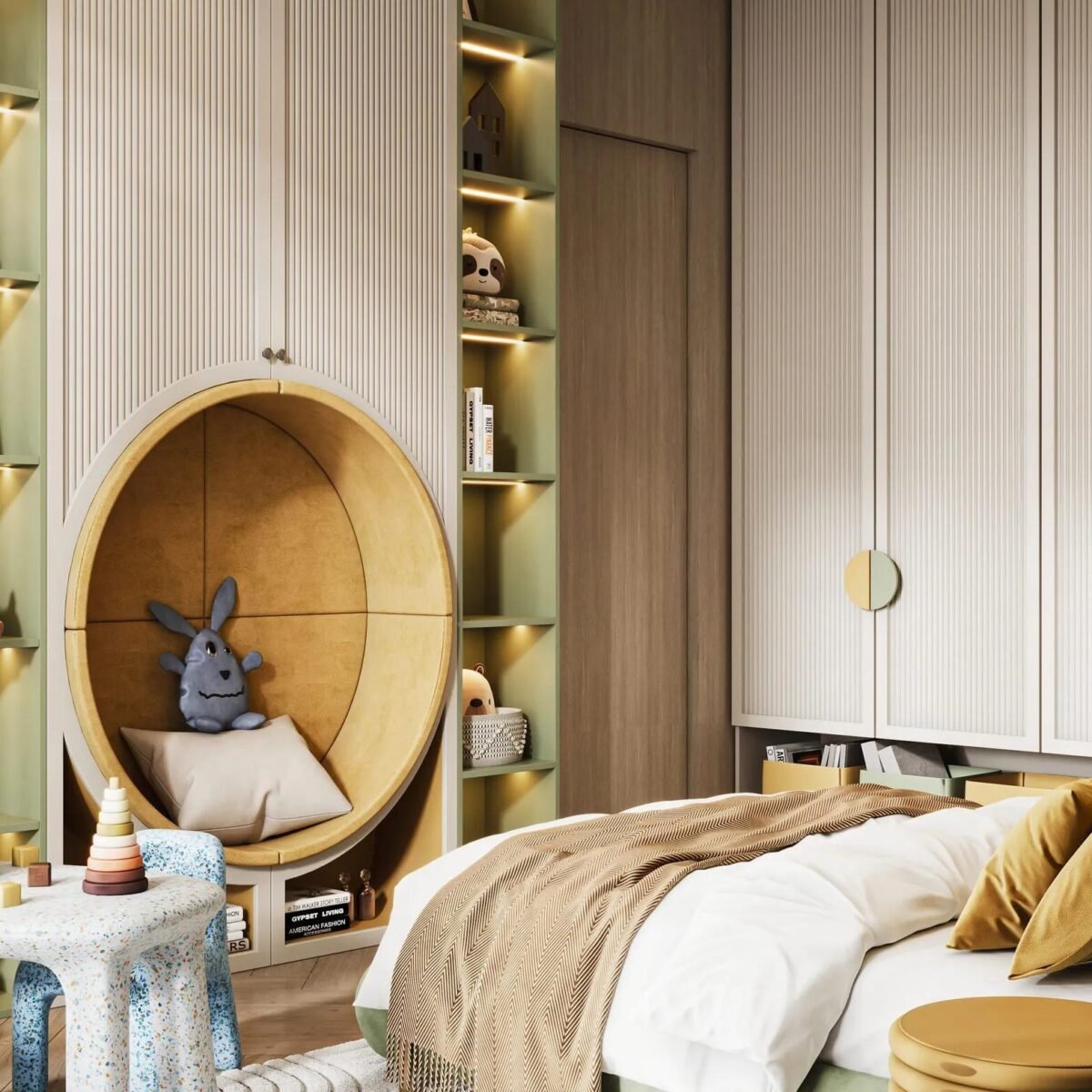 Quarto infantil com nicho de leitura oval estofado em mostarda, estantes iluminadas em verde-claro, armários ripados e cama com manta