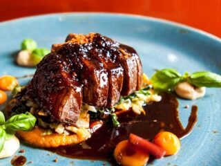 Prato de carne servido em menu da São Paulo Restaurant Week