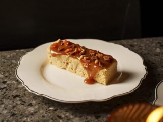 Parfait de chá verde torrado com caramelo, sobremesa do Kotchi