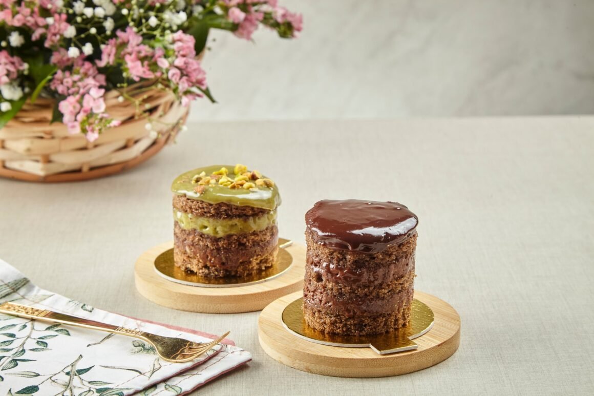 Doces com pistache e chocolate da Padaria Brasileira